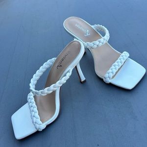 White strappy elegant braided heel dress sandal 8.5